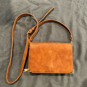 Elegant Tan Leather Crossbody Bag